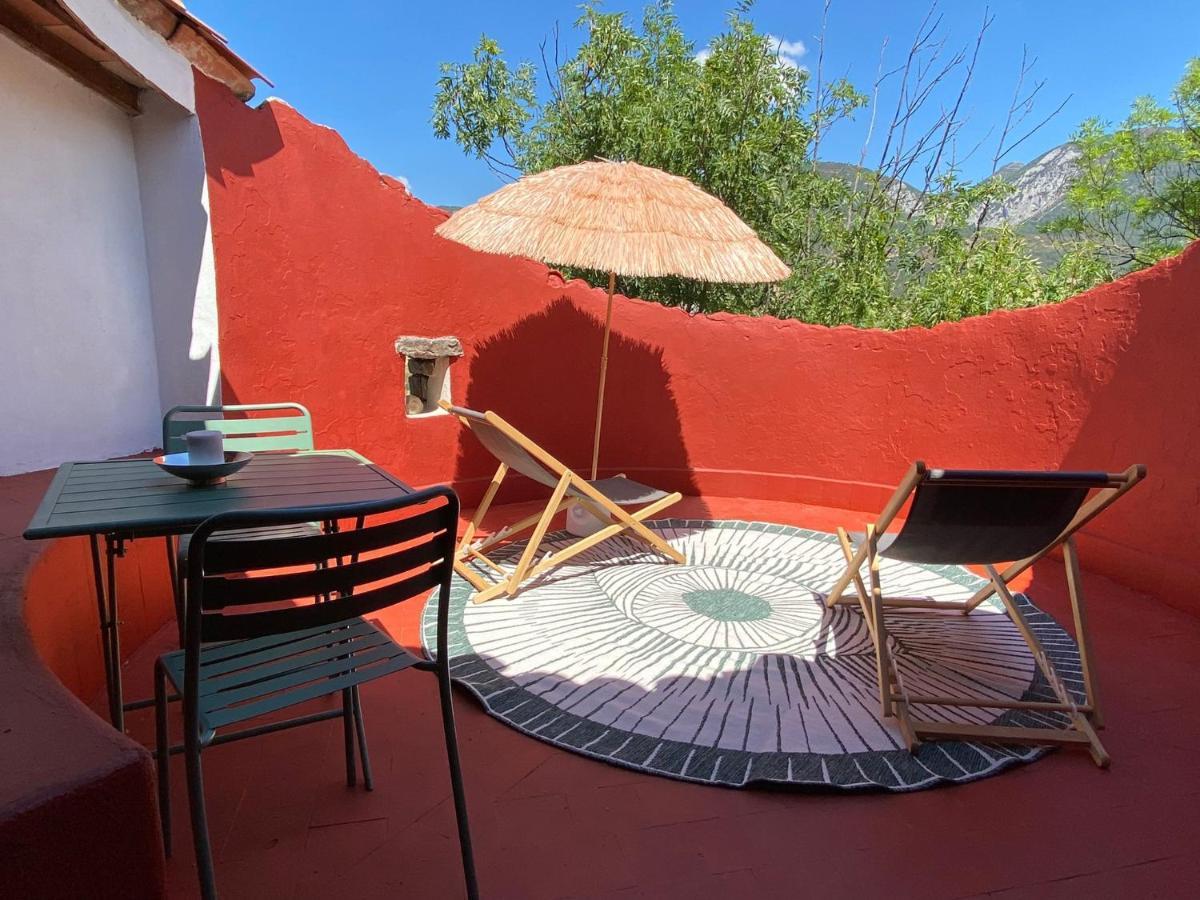 Hotel La tour des Baronnies à Saint-Auban-sur-lʼOuvèze Extérieur photo