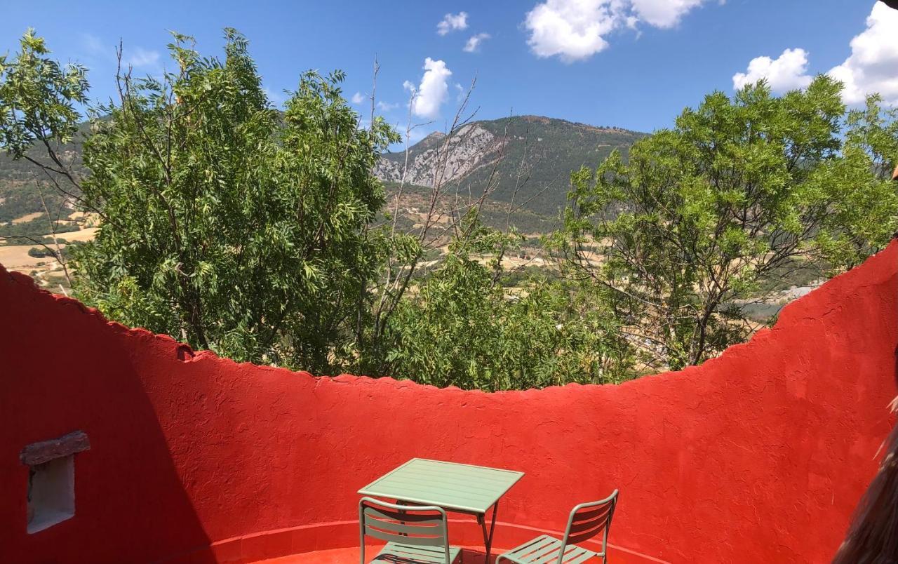 Hotel La tour des Baronnies à Saint-Auban-sur-lʼOuvèze Extérieur photo